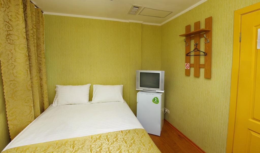 Tokyo Star Economy Hotel Odessza Kültér fotó